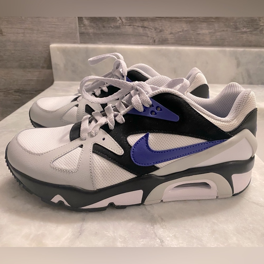 Like new Nike boys grey white black with purple check worn once. Size 6 y / 7.5